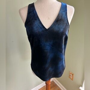 Drew panne velvet tank (shell) XS. Navy/black. V neck. Velvet front, silk back